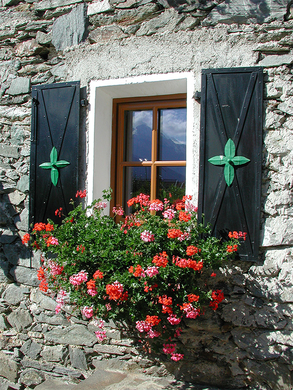 das_kleine_berghotel_lesachtal_kontaktiere_uns_einfach_600x800px