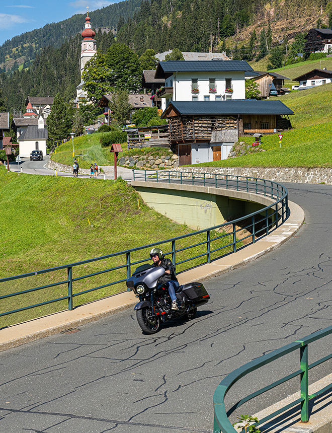 das_kleine_berghotel_lesachtal_mit_dem_motorrad_erleben_660x860px