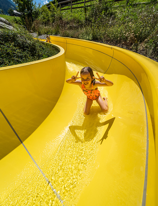 das_kleine_berghotel_lesachtal_schwimmen_und_badespass_660x860px