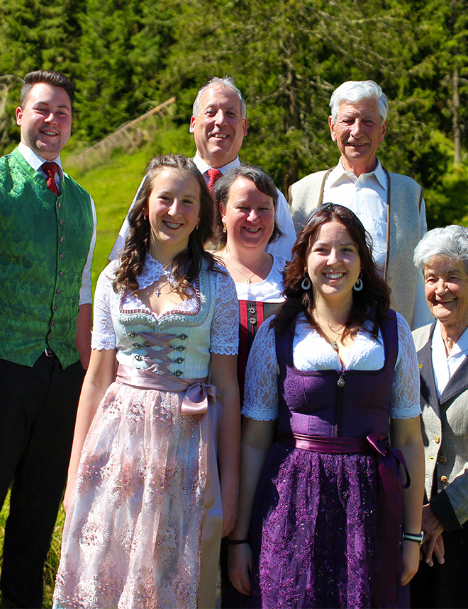 das_kleine_berghotel_lesachtal_gastgeberfamilie_660 x860px